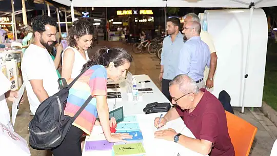 Marmaris'te kitap günleri sürüyor