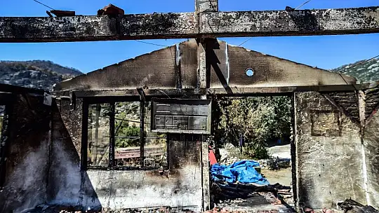 Marmaris'te müze olarak kullanılan 1 asırlık yapı küle döndü