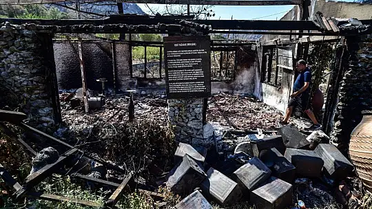 Marmaris'te müze olarak kullanılan 1 asırlık yapı küle döndü