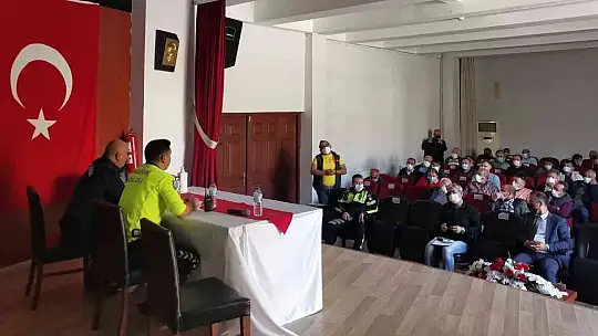 Marmaris'te okul servisi şoförlerine trafik eğitimi verildi
