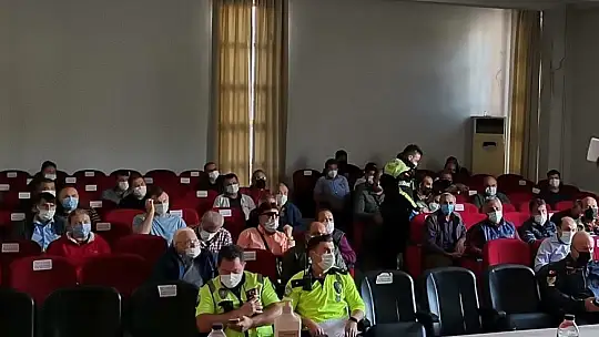 Marmaris'te okul servisi şoförlerine trafik eğitimi verildi