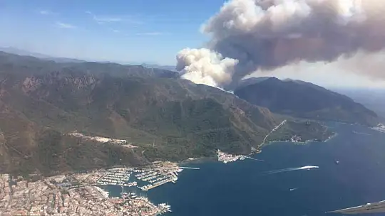 MARMARİS'TE ORMAN YANGININA HAVADAN VE KARADAN MÜDAHALE BAŞLADI