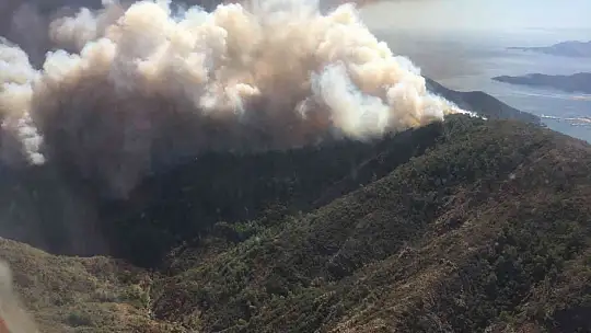 MARMARİS'TE ORMAN YANGININA HAVADAN VE KARADAN MÜDAHALE BAŞLADI