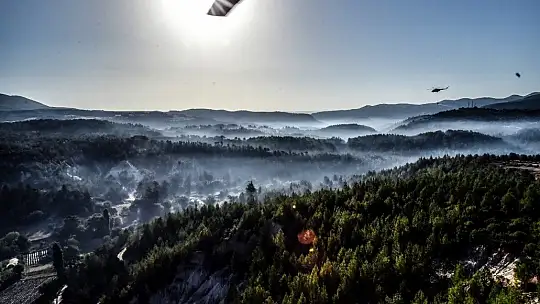 Marmaris'te orman yangınlarına yapılan müdahale helikopterden görüntülendi