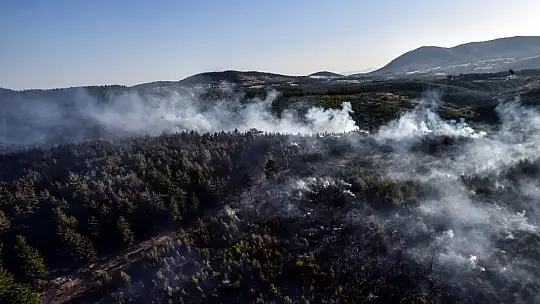 Marmaris'te orman yangınlarına yapılan müdahale helikopterden görüntülendi