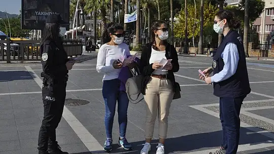 Marmaris'te Polis ve Jandarma kadına yönelik şiddete karşı broşür dağıttı