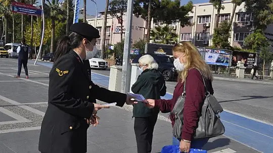 Marmaris'te Polis ve Jandarma kadına yönelik şiddete karşı broşür dağıttı