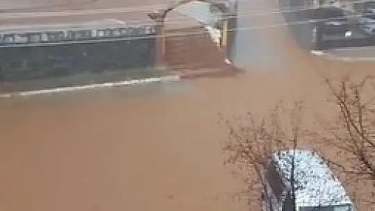 Marmaris'te sağanak yağış etkili oluyor