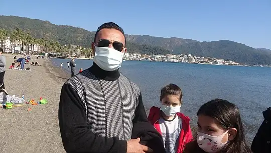 Marmaris'te sıcak havayı gören sahile indi