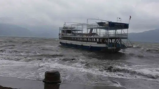 Marmaris'te şiddetli rüzgar hayatı olumsuz etkiledi