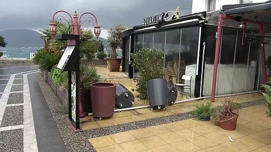 Marmaris'te şiddetli rüzgar hayatı olumsuz etkiledi