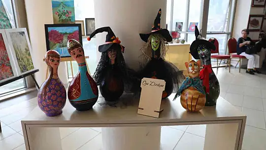 Marmaris'te şiirle resim sergide buluştu