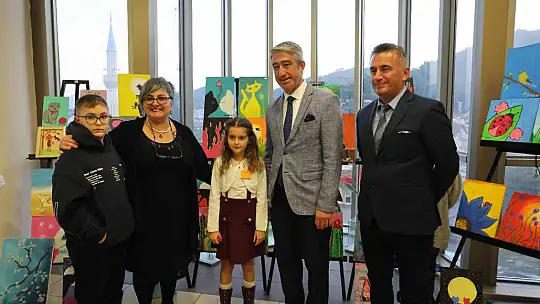 Marmaris'te şiirle resim sergide buluştu