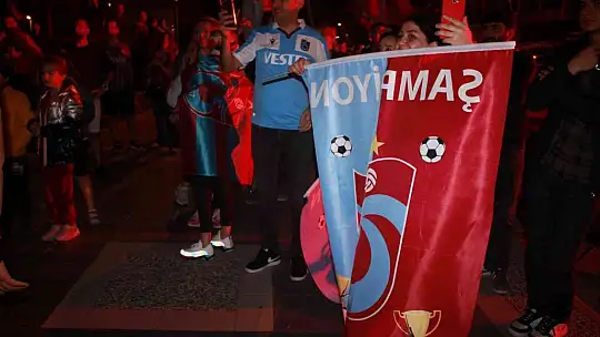 MARMARİS'TE TRABZONSPOR ŞAMPİYONLUĞU KONVOYLAR VE MEŞALELER İLE KUTLANDI