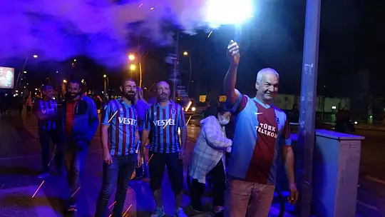 MARMARİS'TE TRABZONSPOR ŞAMPİYONLUĞU KONVOYLAR VE MEŞALELER İLE KUTLANDI
