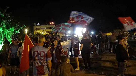 MARMARİS'TE TRABZONSPOR ŞAMPİYONLUĞU KONVOYLAR VE MEŞALELER İLE KUTLANDI