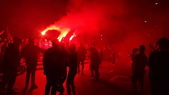 MARMARİS'TE TRABZONSPOR ŞAMPİYONLUĞU KONVOYLAR VE MEŞALELER İLE KUTLANDI