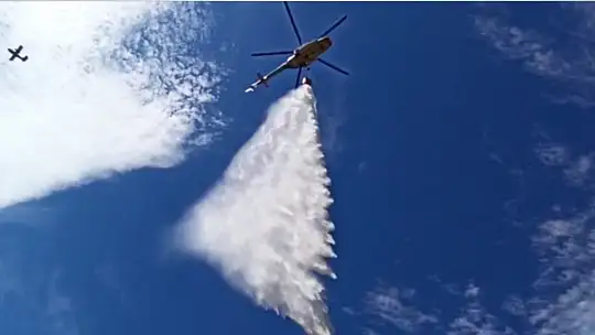 MARMARİS'TE UÇAK VE HELİKOPTERLERİN ART ARDA SORTİLERİ İLE YANGINA MÜDAHALE SÜRÜYOR