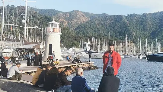 Marmaris'te vatandaşlar güzel havanın keyfini sürüyor
