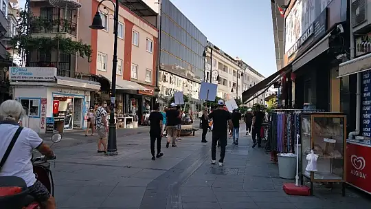 Marmaris'te vatandaşlar güzel havanın keyfini sürüyor