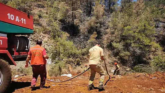 Marmaris'te yanan alanların soğutma çalışmaları devam ediyor