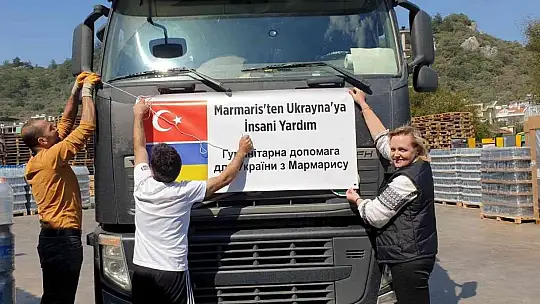 Marmaris'te yaşayan Ukraynalılar ülkelerine yardım gönderdi