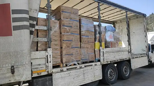 Marmaris'te yaşayan Ukraynalılar ülkelerine yardım gönderdi