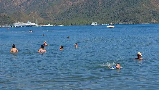 Marmaris'te yaz devam ediyor