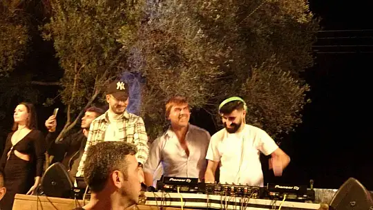 Marmaris'te yazdan kalma gecelerde eğlenceler devam ediyor