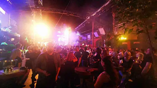Marmaris'te yazdan kalma gecelerde eğlenceler devam ediyor