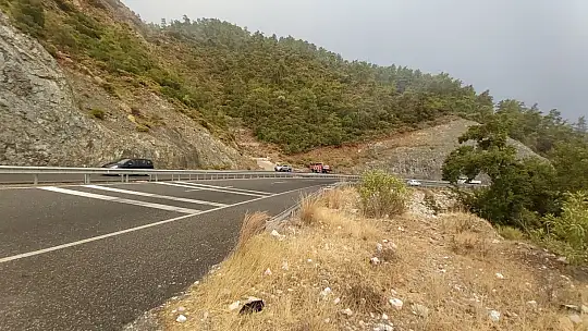 Marmaris'te yıldırım düşmesi sonucu orman yangını çıktı