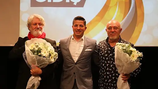 Marmaris'teki 19 Mayıs etkinlikleri Grup Gündoğarken'in müzikli oyunu ile final yaptı