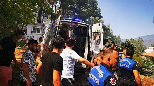 Marmaris'teki yangında iki ev zarar gördü