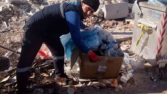 MARMARİS TEMİZLİK EKİPLERİ AFET BÖLGESİNDE CANLA BAŞLA ÇALIŞIYOR