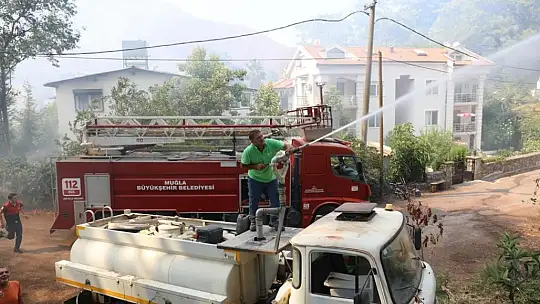 Marmaris Uygulama Oteli alevlere teslim oldu