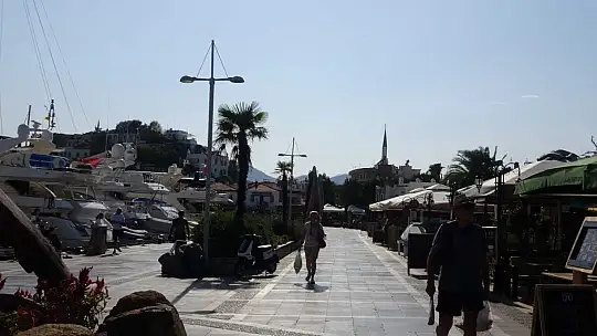 Marmaris yazı yaşamaya devam ediyor