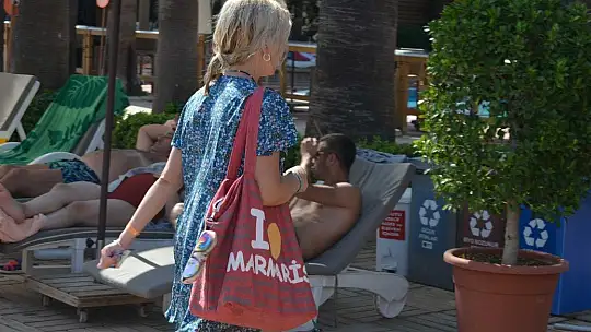 Marmaris yazı yaşamaya devam ediyor
