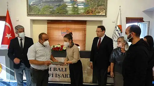 Marmarisli arıcılar ballarına coğrafi işaret belgelerini aldı
