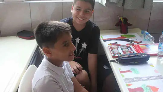 MARMARİSLİ ÖĞRENCİLERDEN İTFAİYECİLER İÇİN ANLAMLI DERS