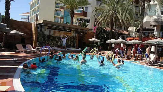 Marmarisli turizmciler: ''Marmaris eski pırıltılı günlerine dönecek''