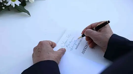 Marmarisli yazar Karabenli'nin 'Anekdotlar-3' kitabı belediye kültür yayınları kapsamında basıldı