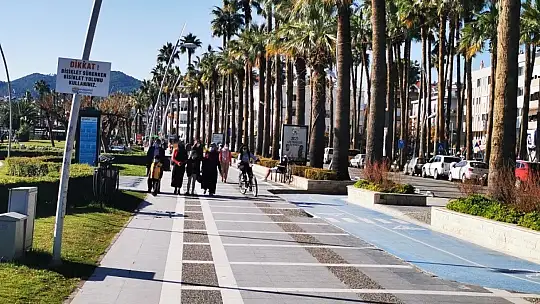 Marmarisliler güneşli havanın tadını çıkardı