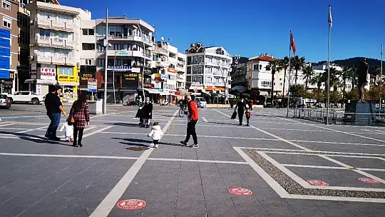 Marmarisliler güneşli havanın tadını çıkardı