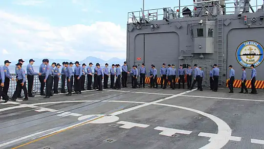 MAVİ VATAN'IN ÇELİK KALESİ TCG GEDİZ'DE YENİ YIL MANZARALARI