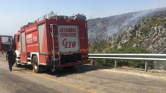 Mazı Mahallesi yolundaki dağlık alan yeniden alev aldı