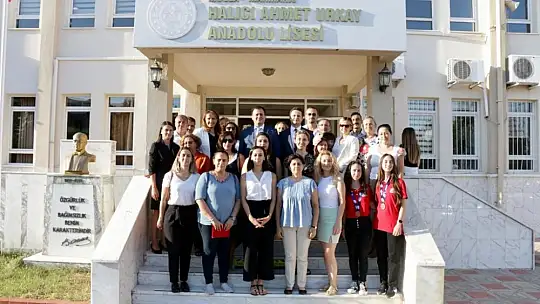 MEB İnşaat ve Emlak Genel Müdürü Gür, Muğla'da okulları ziyaret edip şampiyonları tebrik etti
