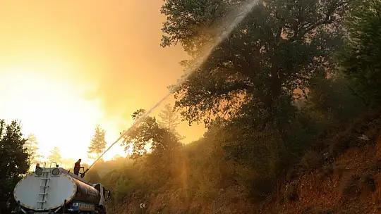 Menteşe Belediyesi, yangınlarda sahadaki ekiplerin ihtiyaçlarını karşılıyor