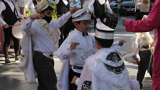 Menteşe'de şenliğin ikinci günü sünnet şöleni ile başladı