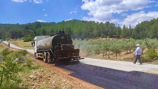 Menteşe'nin kırsal mahallelerinde yol çalışmaları sürüyor