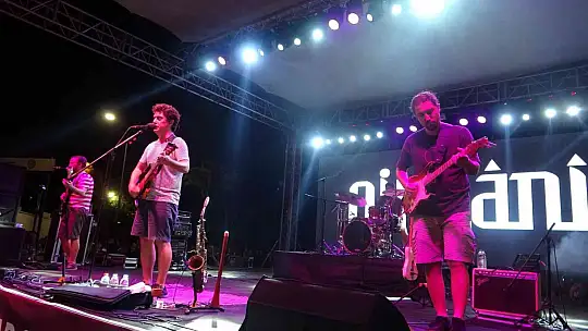 MENTEŞELİ VATANDAŞLAR PİNHANİ KONSERİ İLE EĞLENDİLER